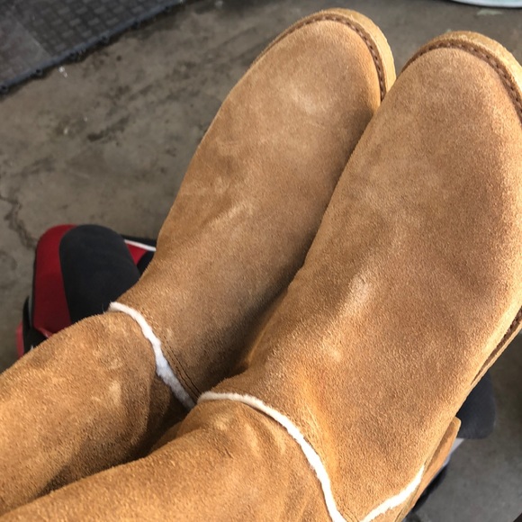 Ugg Winter Boots - Picture 1 of 3